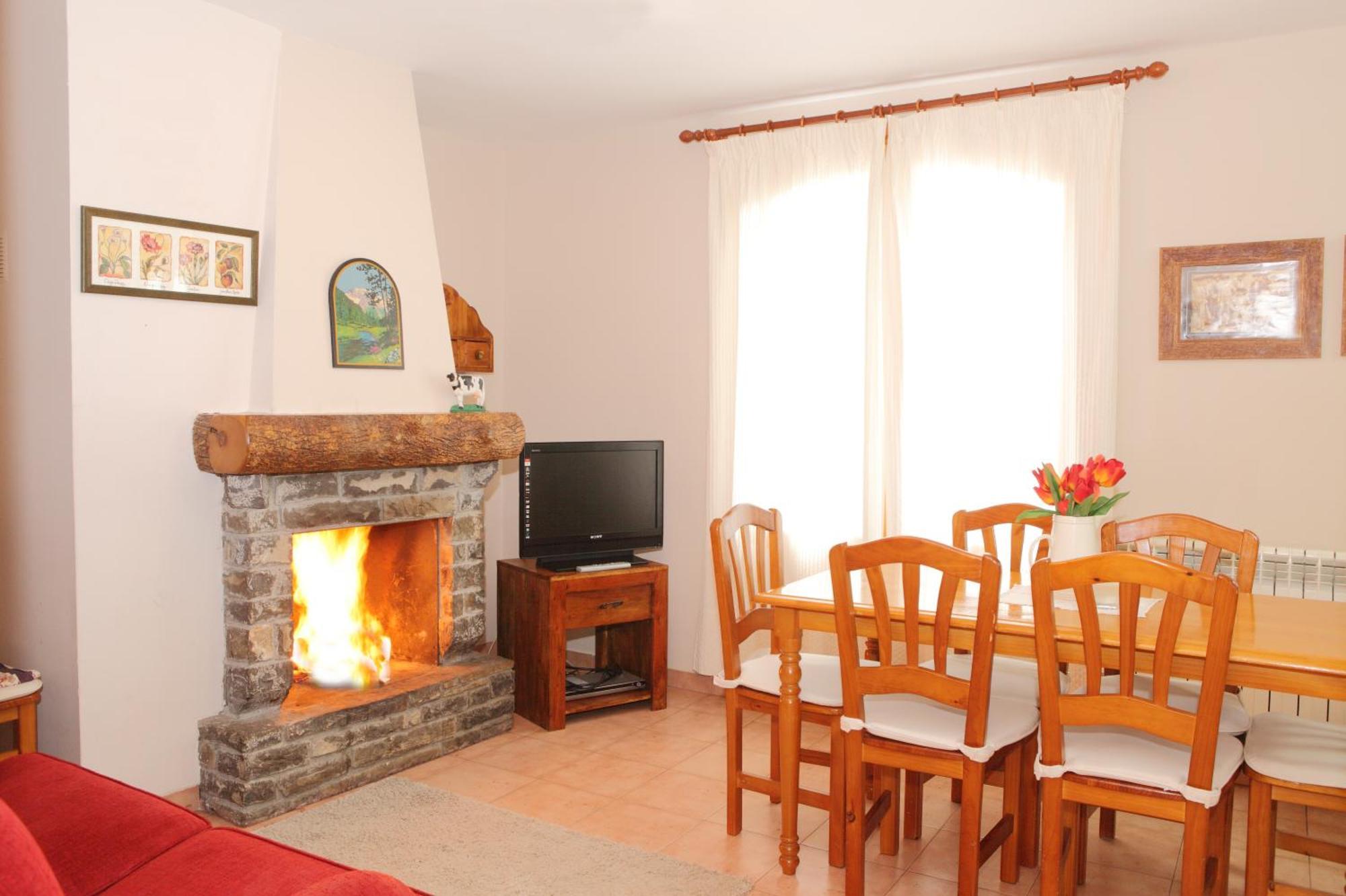 Apartamentos Alba Casa Alquesera Sahun Екстер'єр фото