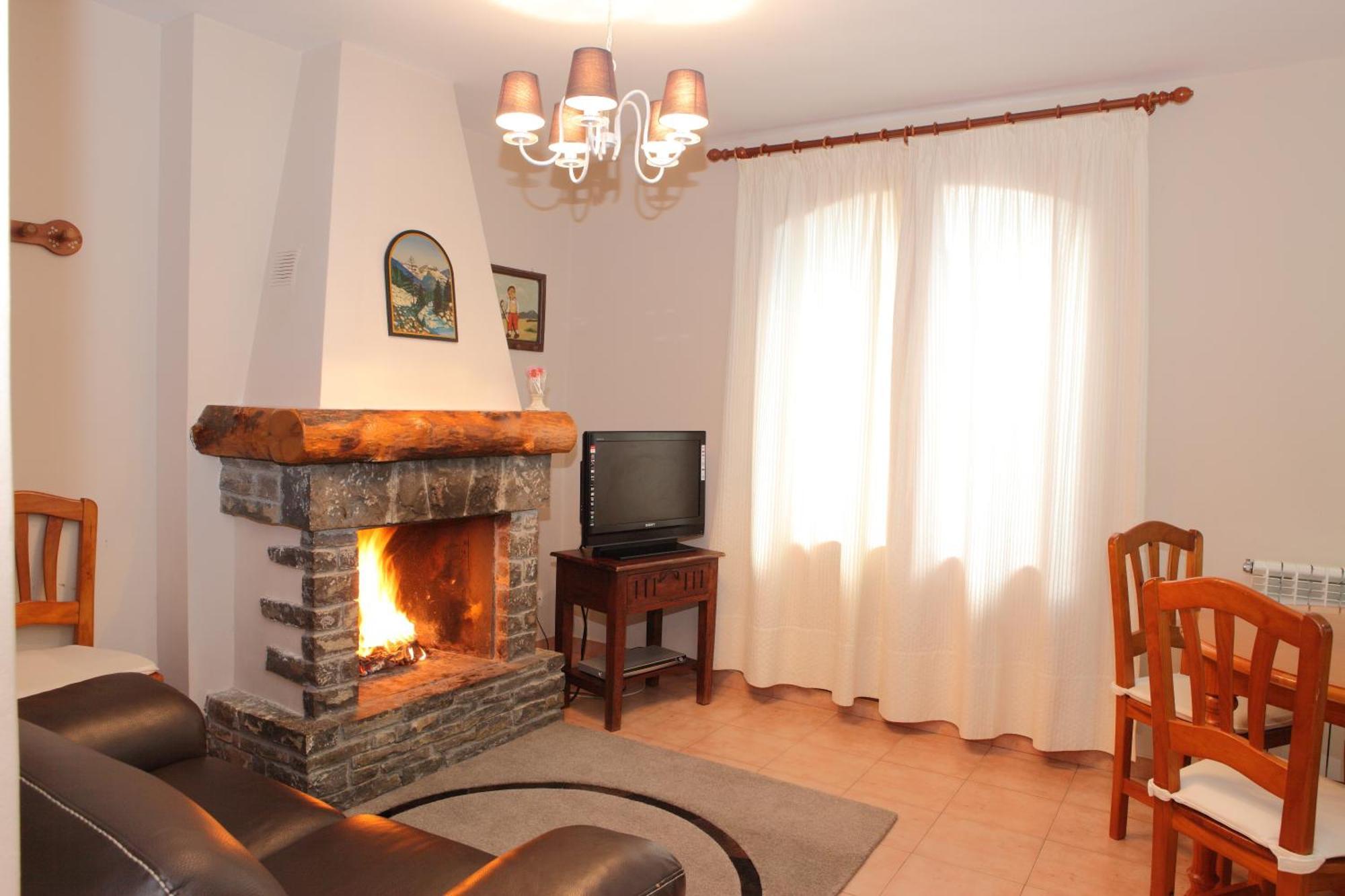 Apartamentos Alba Casa Alquesera Sahun Екстер'єр фото