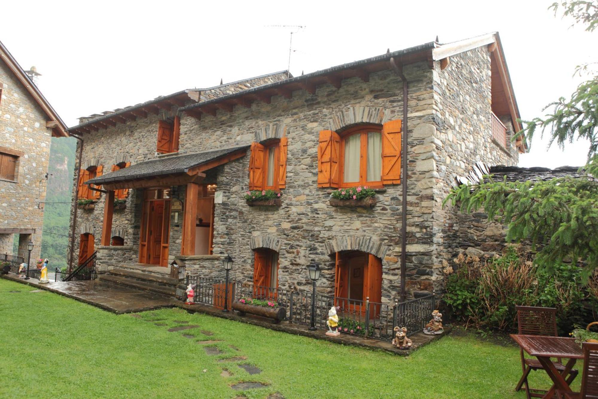 Apartamentos Alba Casa Alquesera Sahun Екстер'єр фото